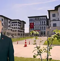 Kayserili vali şehrinde kaldı!