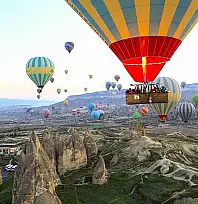 Kayserililer Nevşehir'e akın etti: Gökyüzünde görsel şölen!
