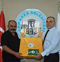 Mahallesini konuşmaya geldi,  başkanın sürpriziyle şaşkına döndü!