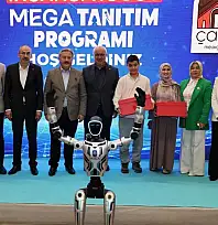 Melikgazi'de Robot MEGA sahneye çıktı! Gençlerin teknoloji projeleri ödüllendirildi