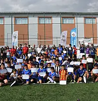 Tomarza'da geleceğin yıldızları sahaya çıktı! İlk başarılarını böyle taçlandırdılar