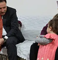 Vali Çiçek Talas'ta ev ziyaretleri gerçekleştirdi