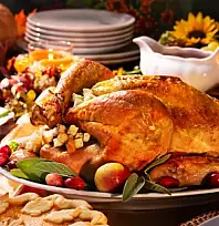 Yılbaşı sofralarının yıldızı: Lokum gibi dağılan iç pilavlı hindi tarifi