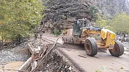 Büyükşehir'den Yahyalı-Kapuzbaşı yolundaki taşkına hızlı müdahale