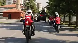 Kayseri'de okulun ilk gününe damga vuran buluşma! Atanur Aydın onu yalnız bırakmadı