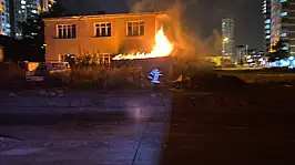 Kayseri'de panik anları: İki binayı ateşe verdiler!
