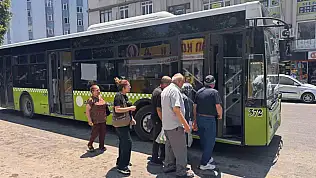 Adana'da bunaltan sıcaklarda dolmuş çilesi!