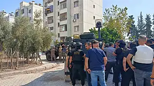 Adana'da polis ekipleri alarma geçti: Hükümlüyü ikna çabası sürüyor