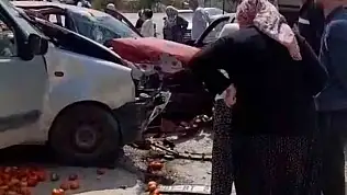 Adana'da iki otomobil çarpıştı: 2 yaralı
