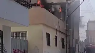 Aile sağlığı merkezinin çatısında korkutan yangın