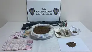Bor'da operasyon: 1 kilo yasaklı madde ele geçirildi