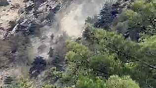 Deprem sırasında yamaçtan kopan kaya kütlesi paniğe neden oldu