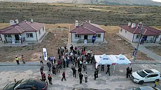 Depremzede aileler yeni yuvalarına kavuştu