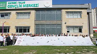 Gazze'de ölen çocukların ismi 12 metre uzunluğundaki pankarta sığmadı