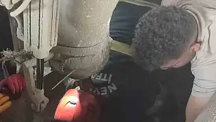 Harç makinasına sıkışan işçi ağır yaralandı