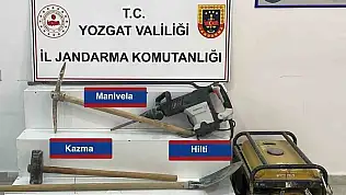 Kaçak kazı yapan 4 kişi yakayı ele verdi
