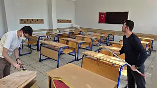 Kayseri'de Bir Öğretmen Gittiği Okulu Güzelleştiriyor