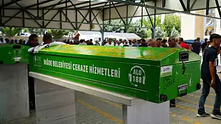 Niğde'de otomobilde ölü bulunan kadın son yolculuğuna uğurlandı