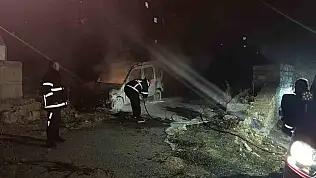 Niğde'de park halindeki araçta yangın çıktı