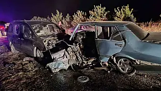 Otomobil ve hafif ticari araç çarpıştı: 1 ölü, 2 yaralı