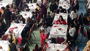 Özvatan'da unutulmaz program: Öğrenciler Cumhuriyet Sofrası'nda bir araya geldi!