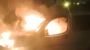 Adana'da park halindeki otomobil alev alev yandı