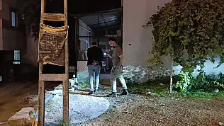 Plakasız motosikletle gelen şüpheli 1 kişiyi ayağından vurdu