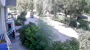 Hırsızın rahat tavırları dikkat çekti: Endüstriyel buzdolabını çaldı
