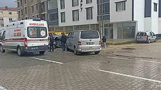 Minibüs ile otomobil çarpıştı: 4 kişi yaralandı