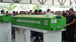 Niğde-Kayseri kara yolunda takla atan otomobilde 17 yaşında kivgenç hayatını kaybetti