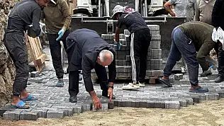 Yahyalı'da yoğun mesai: Başkan Öztürk mahalle mahalle gezdi