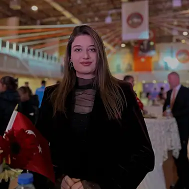 Fırçanın Gölgesinde Cumhuriyet Meydanı