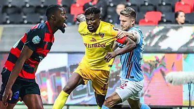 Al-Riyadh'dan ayrılan Bernard Mensah Süper Lig'e mi dönüyor?