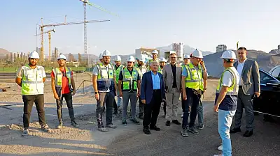 Başkan Büyükkılıç Kartal Katlı Kavşağı Projesi'ne ilişkin açıklama yaptı