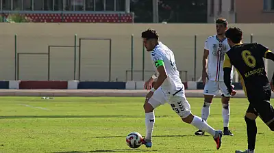 Erciyes 38 FK'dan ayrılan Kayserili golcü, yeni takımında krallığa koşuyor! Son maçta hattrick yaptı