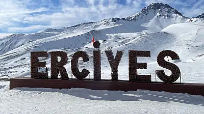 Erciyes'e kar yağdı: Kayak sezonu için ilk tarih geldi!
