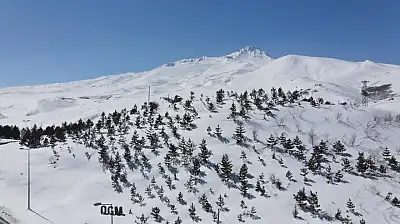 Erciyes'te kar manzarası kartpostallık görüntüler oluşturdu