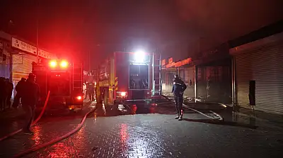 Hatay Sanayi Sitesi'nde çıkan yangında çok sayıda iş yeri hasar gördü!