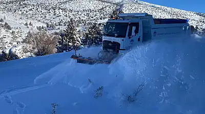 Karla mücadele sürüyor: 266 mahalle yolu ulaşıma açıldı!