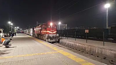 Kayseri'de 12 ilçeyi birleştirecek banliyö tren projesi tanıtıldı