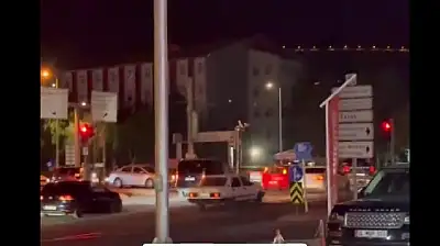 Kayseri'de EDS kameralarının kırmızı ışık ihlali anları cep telefonuyla kaydedildi