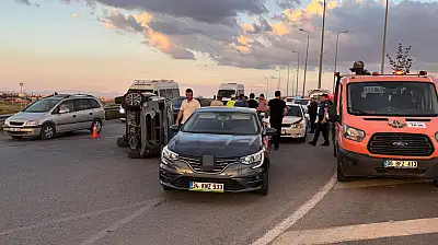 Kayseri'de ışıklarda zincirleme kaza! 5 araç birbirine girdi, otomobil yan yattı