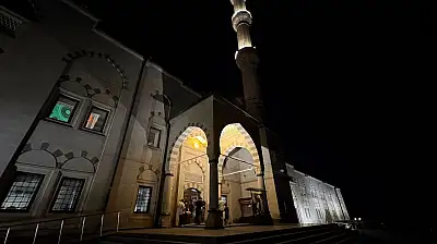 Kayseri'de kandil gecesi camiler doldu taştı!