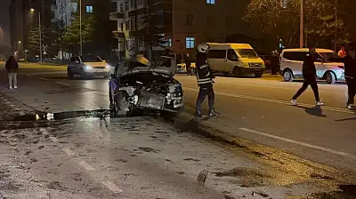 Kayseri'de kaza yapan sürücü polis memurunu tehdit etti!