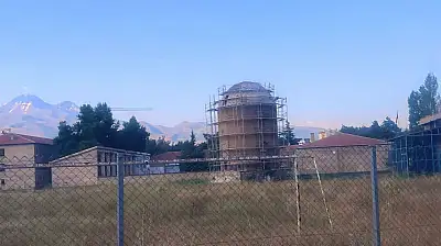Kayseri'de lise bahçesindeki tarihi yapı için restorasyon çalışmaları başlatıldı!