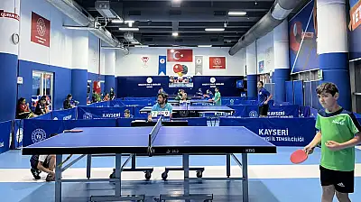 Kayseri'de Masa Tenisinde kıyasıya mücadele! 35 sporcu yarışıyor
