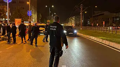 Sivas Caddesi'nde çok sayıda yaralı: Demir bariyerlerden yola atlayan çocuk kazayı beraberinde getirdi!