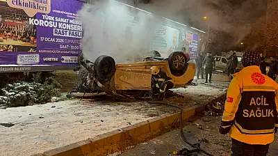 Kayseri'de ortalık savaş alanına döndü: Biri takla attı diğerinin motoru yerinden çıkıp fırladı!