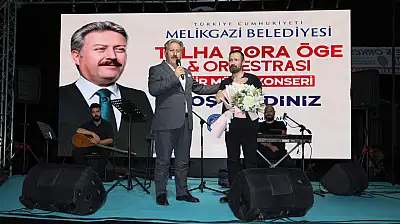 Kayseri'de şiir ve türküler geceye damga vurdu! Talha Bora Öge'den unutulmaz konser