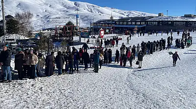 Kış turizminin gözdesi Erciyes'te yoğun hafta sonu